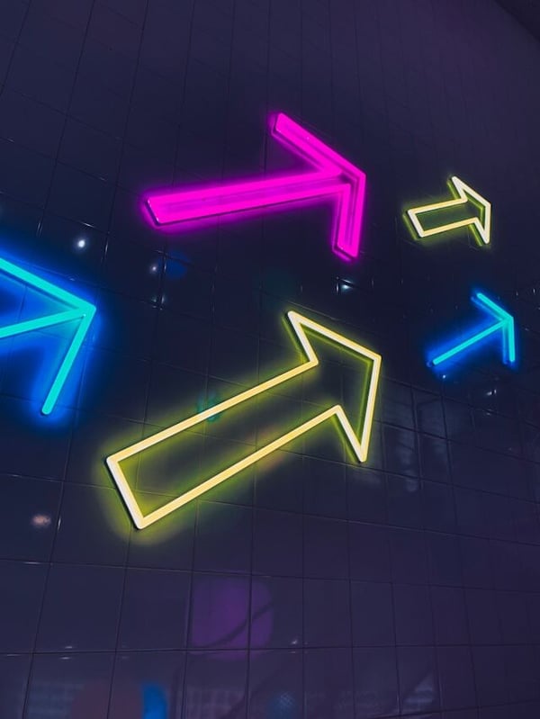 arrows pointing up